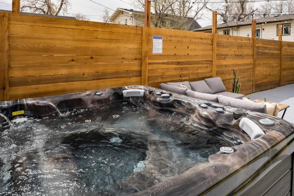 Wild West Disco Haus! Sleeps 12, Hot Tub + Gym! Villa Denver Exterior photo